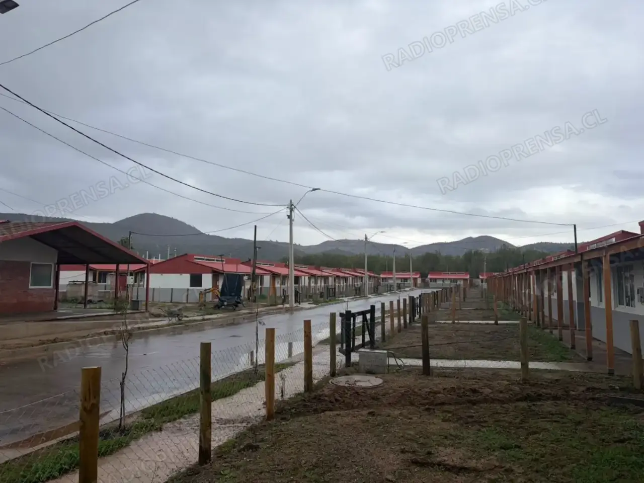 Las autoridades aseguraron que las obras para solucionar el problema de las aguas lluvias no retrasarán la entrega de las viviendas.