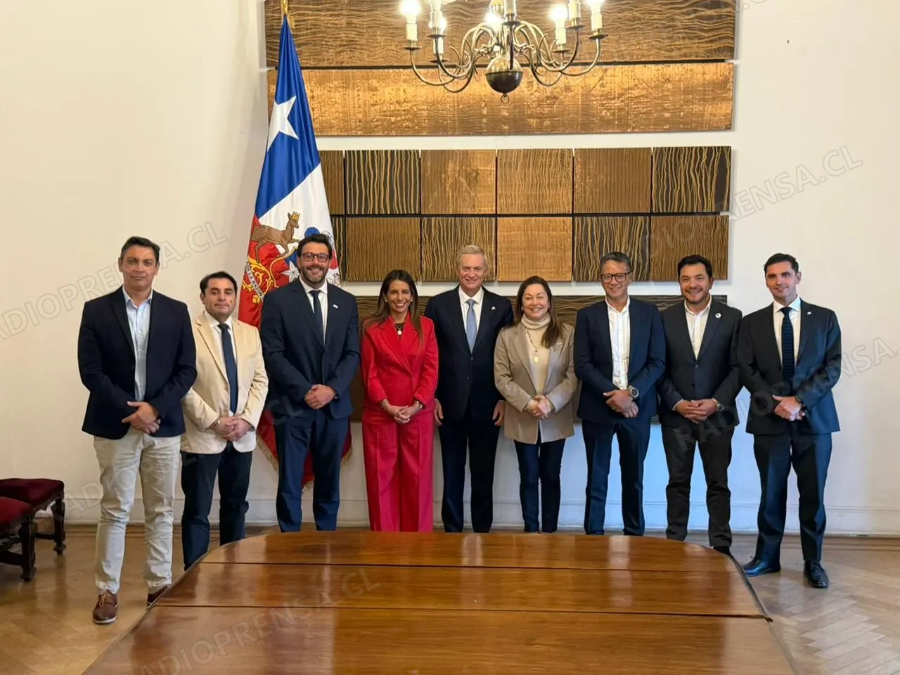 Alcaldesa Gárate y alcaldes rurales se reúnen con el Presidente Kast y exponen urgencias comunales