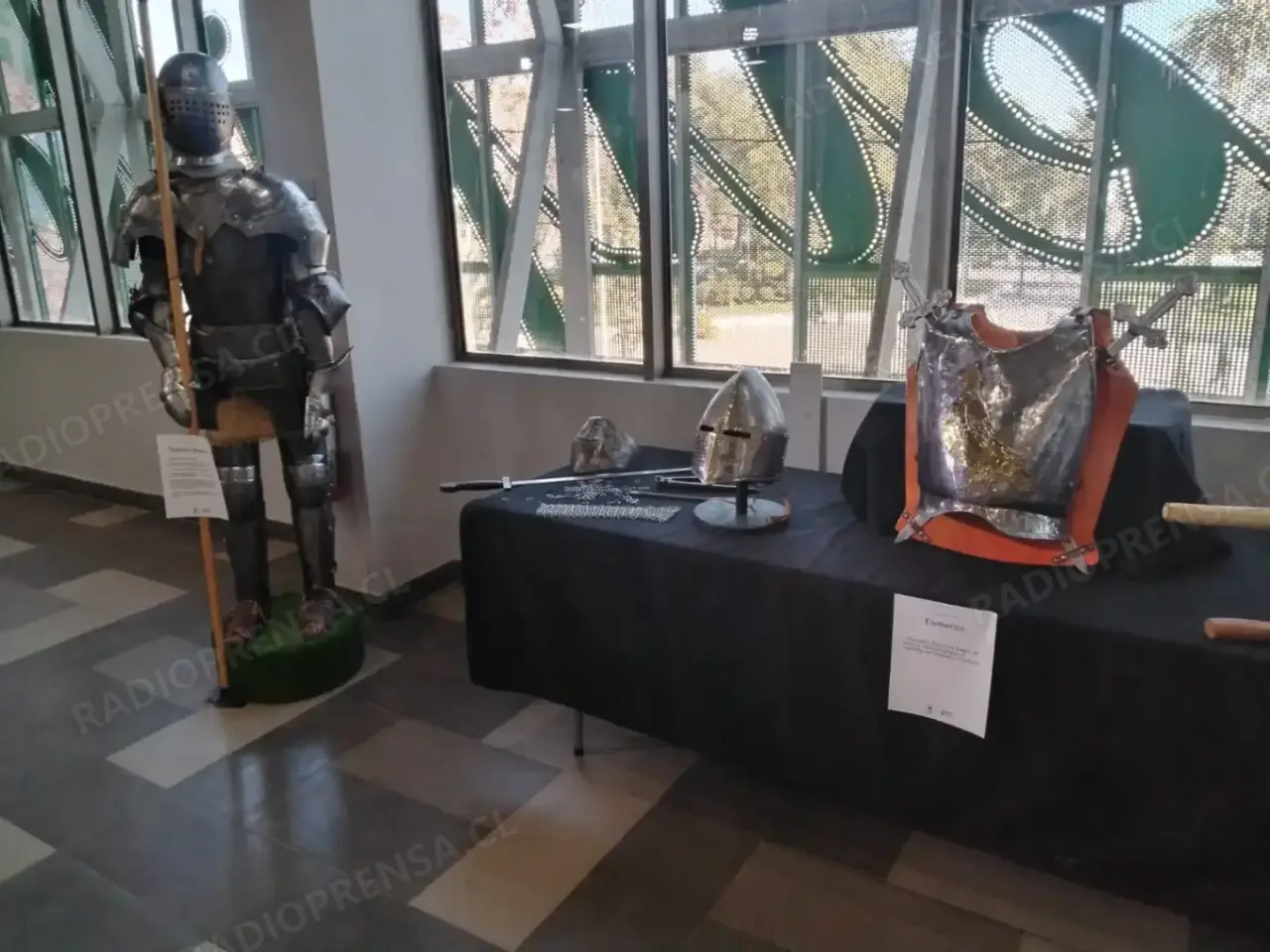Exposición de armaduras a tamaño real del artista Alfredo Seguel&nbsp;