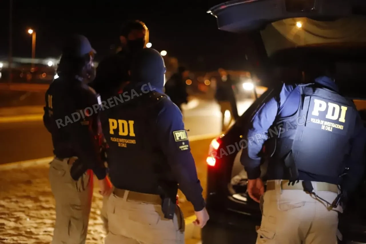 PDI allana dos domicilios en Alhué y detiene a dos personas en operativo contra el tráfico de armas
