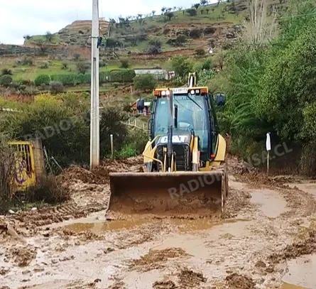 Municipio de Curacaví intensifica reparación de caminos dañados por los temporales
