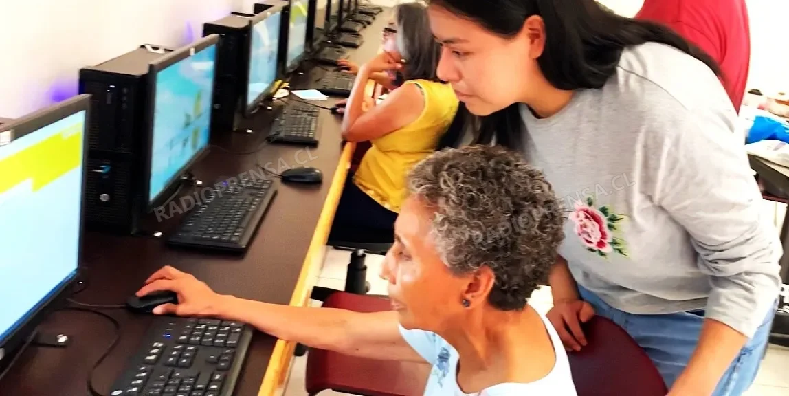 Colegio de Profesores de Talagante advierte sobre el impacto de suspender el programa "Yo Elijo mi PC"