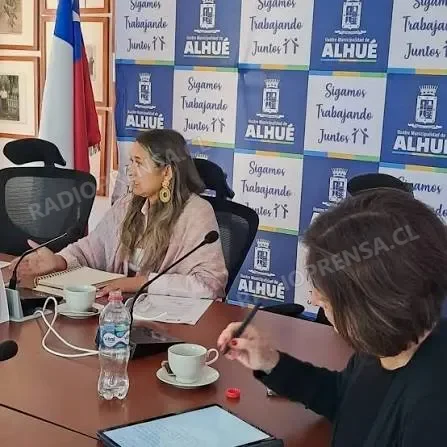 Alcaldesa de Alhué se reúne con Codelco para abordar operación del Embalse Carén y simulacro de emergencia