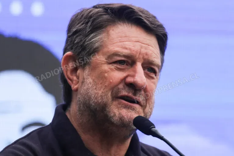 Gobernador Claudio Orrego se suma a las críticas por postergación de tramo clave del Tren Santiago-Melipilla