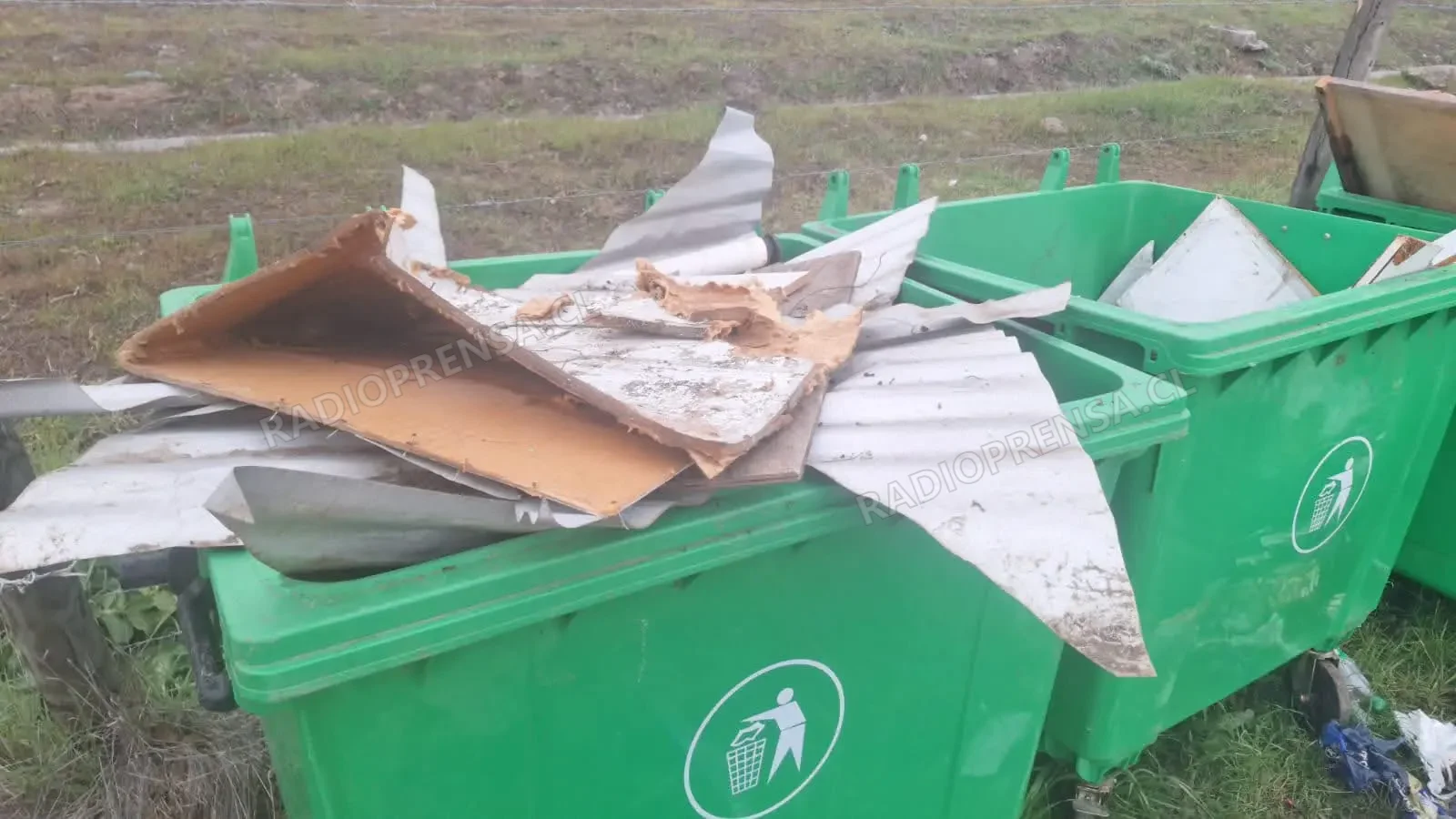 Municipalidad de San Pedro llama al buen uso de contenedores tras hallazgo de escombros en la feria comunal