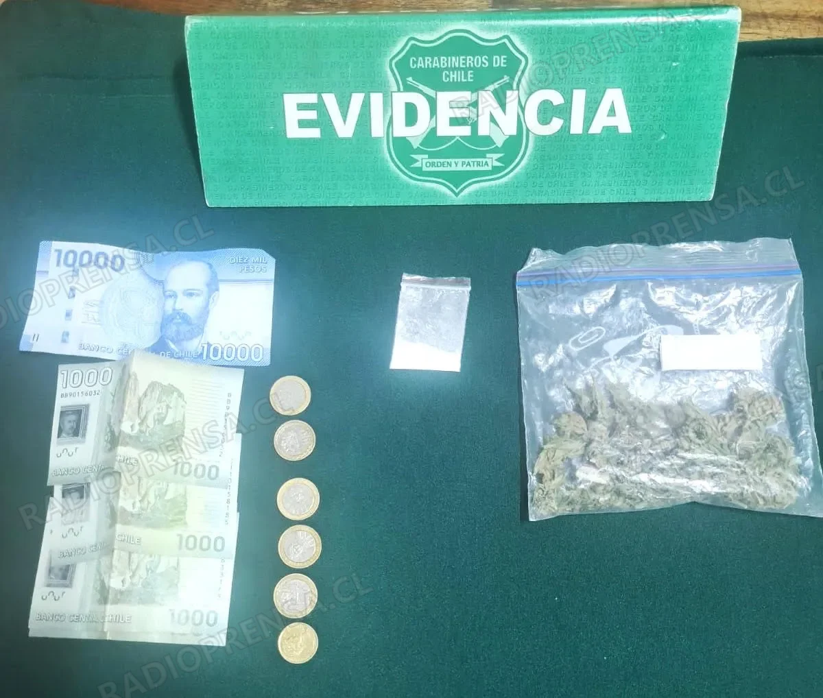 Carabineros de la Micc de Talagante detiene a dos sujetos por microtráfico en pleno sector céntrico