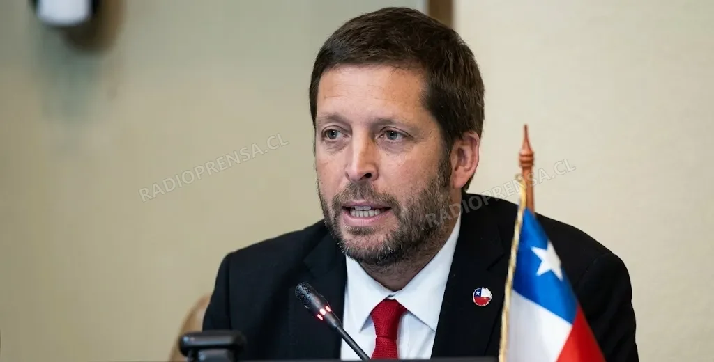 Diputado Juan Irarrázaval cuestiona falta de unanimidad para votar exención de cobros municipales a EFE