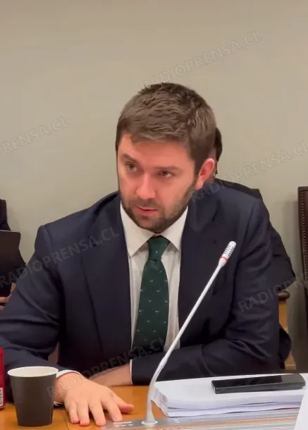 Diputado Jaime Coloma participa en sesión marcada por duros cruces políticos