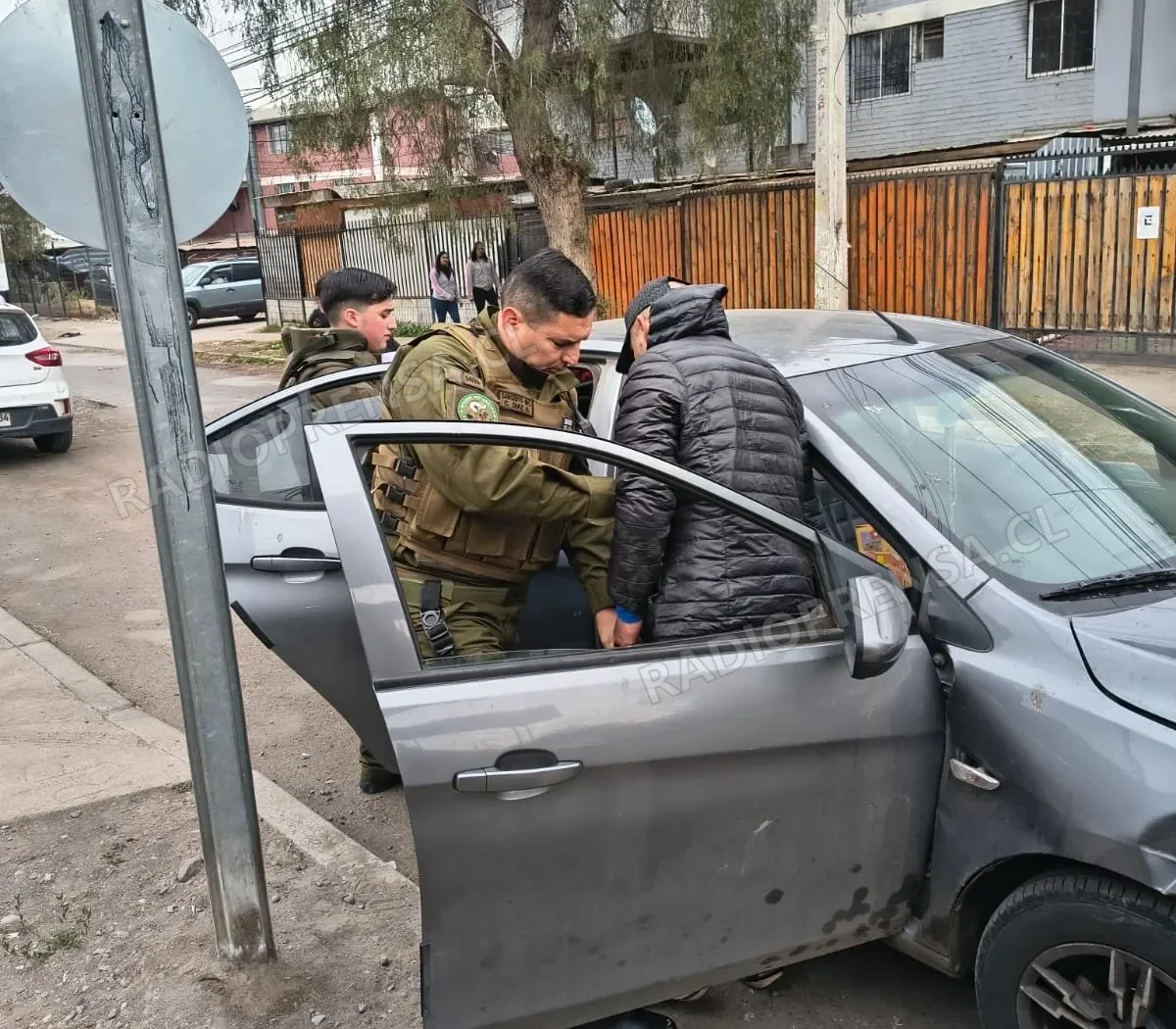 Detienen a dos hombres por microtráfico de drogas durante operativo policial en Talagante