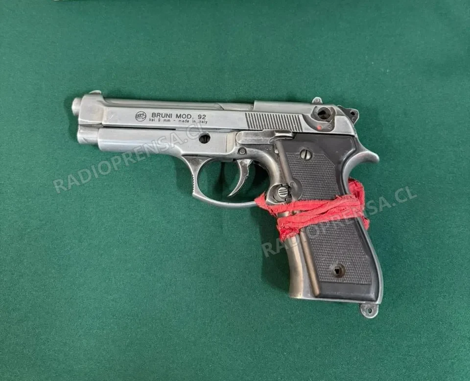 Dos detenidos tras operativo policial que permitió incautar arma de fuego en Talagante