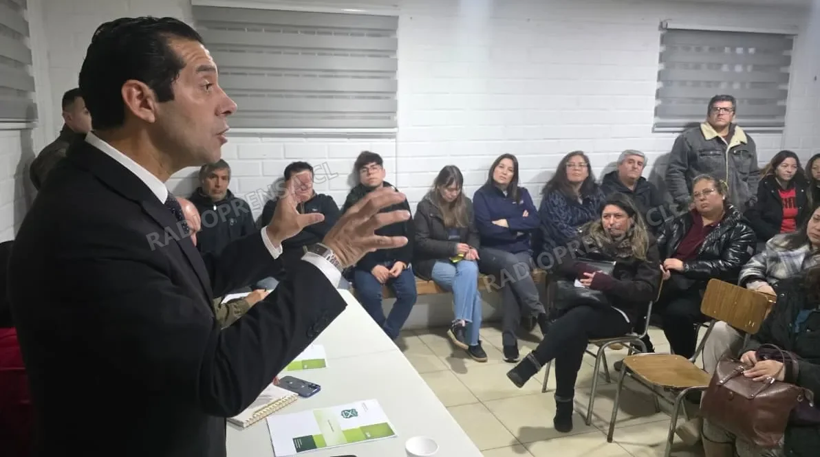 Vecinos de Valle del Encanto y Carlos Droguett exigen mayor seguridad en reunión con autoridades y policías