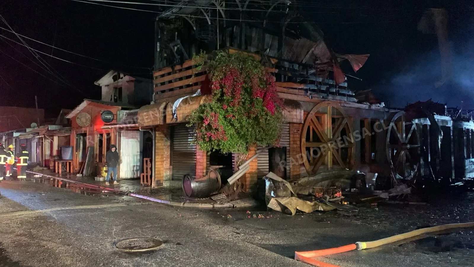 Voraz incendio deja daños en restaurantes, locales de greda y viviendas en Pomaire