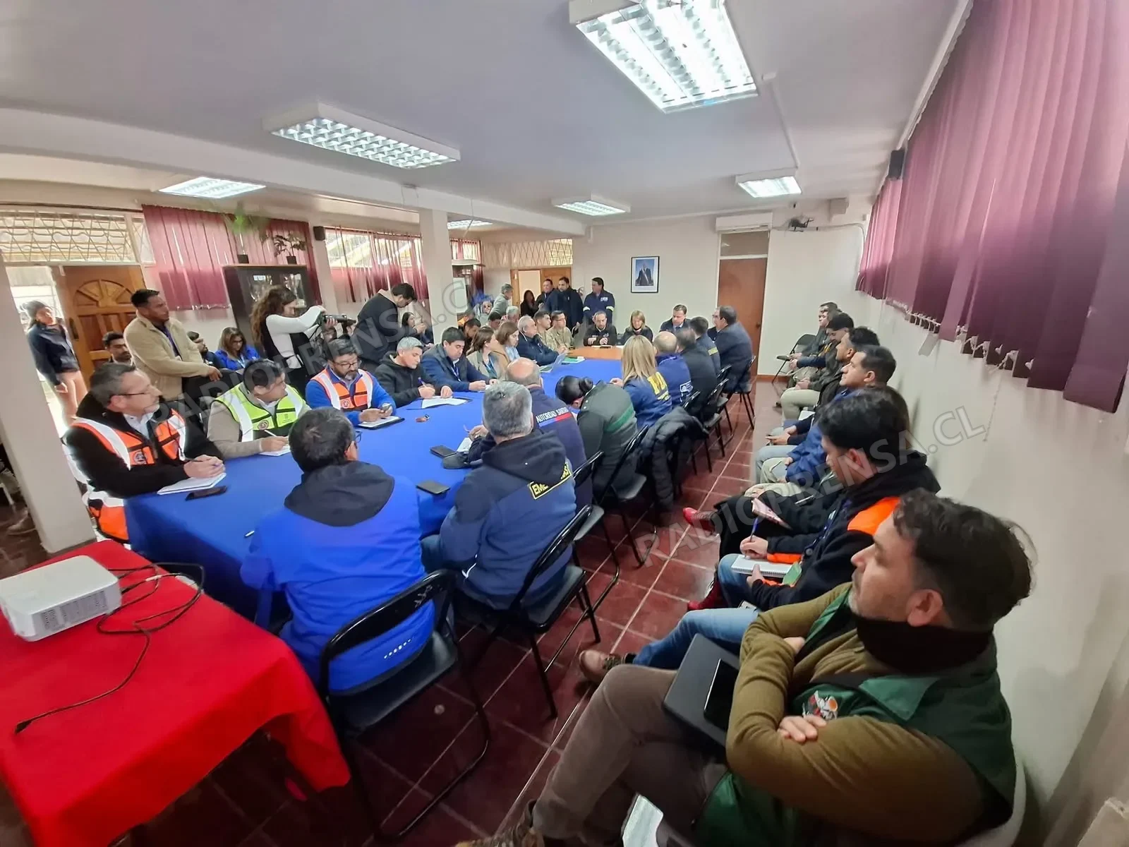 Evacuación del campamento "Ribera del Mapocho" e inminente suspensión de clases anunció Codina en Talagante