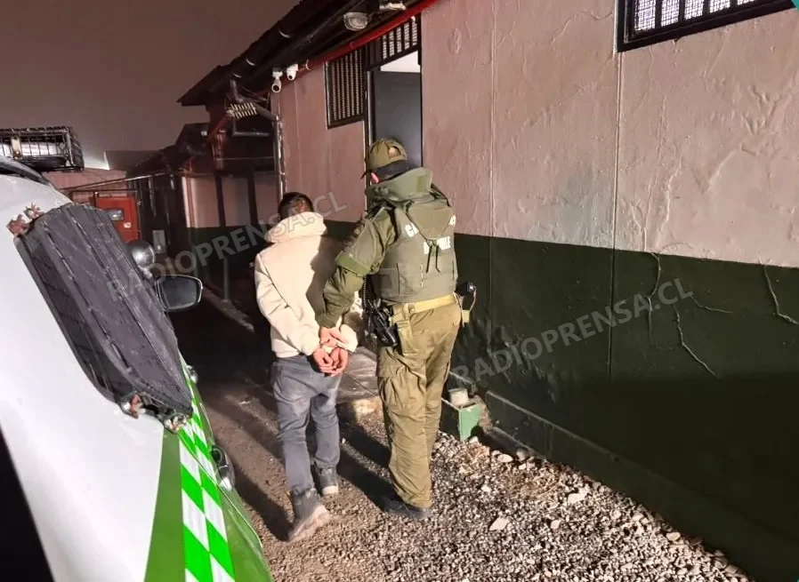 Carabineros de El Monte detienen a sujeto por robo en lugar habitado