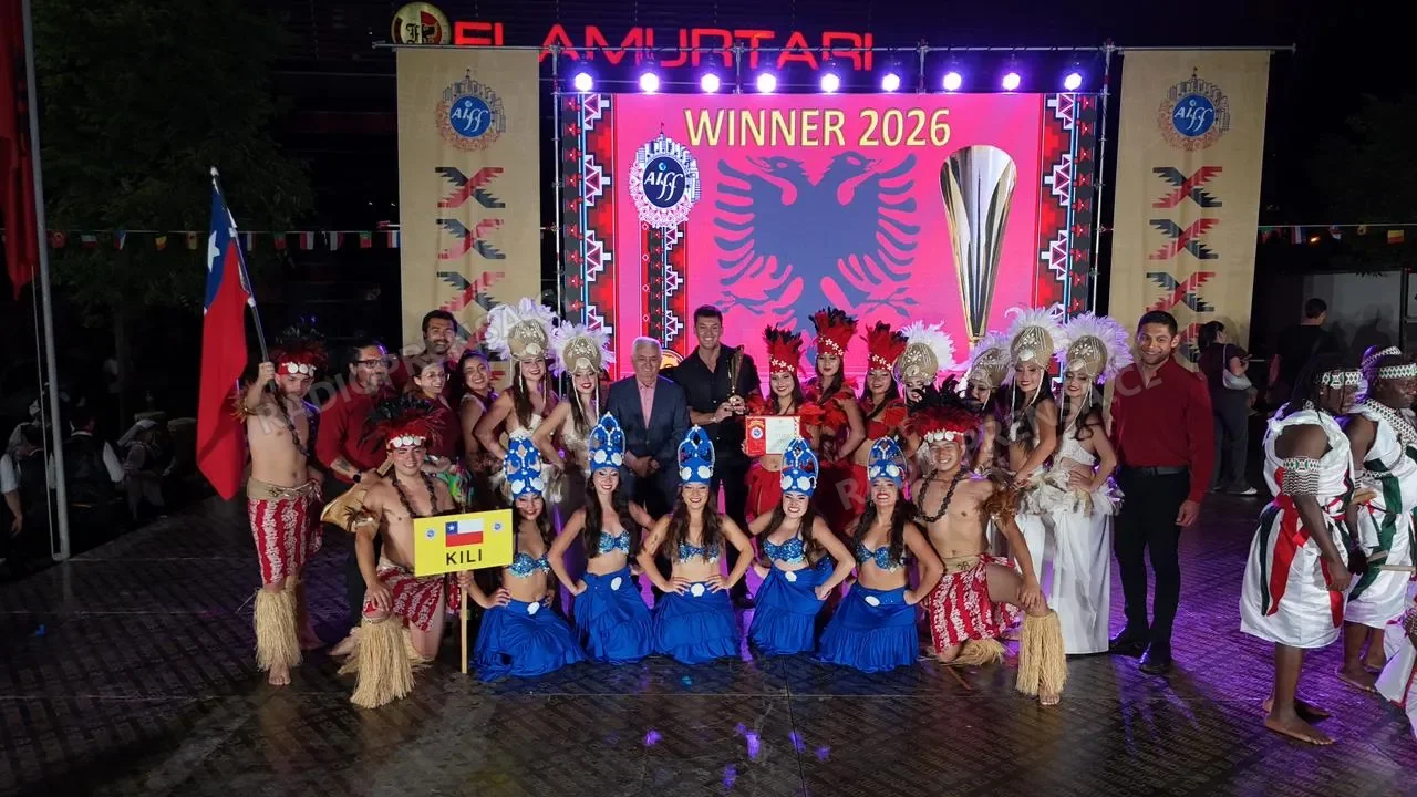 Academia Proarchi triunfa en Europa y obtiene premio al mejor grupo en festival internacional de folklore
