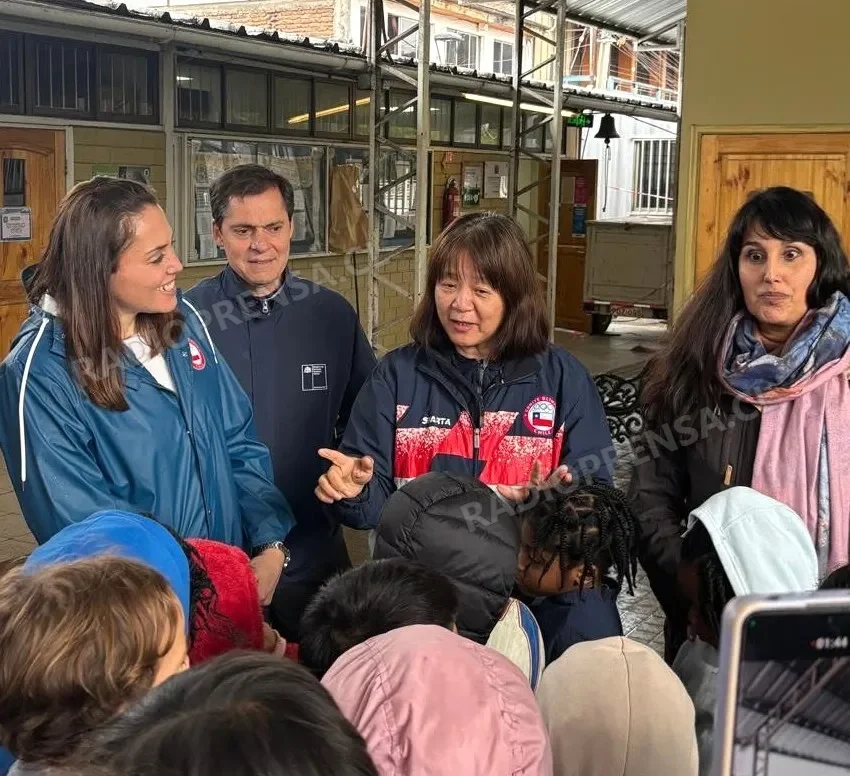 Ministra del Deporte visitó albergue de Talagante y compartió con niños afectados por la emergencia