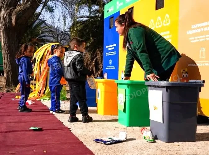 Talagante instala su primer punto limpio en Lonquén y amplía la red comunal de reciclaje