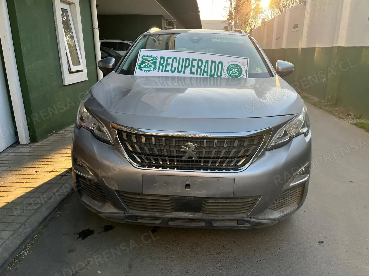 Carabineros detiene a conductor con vehículo robado y patentes falsas