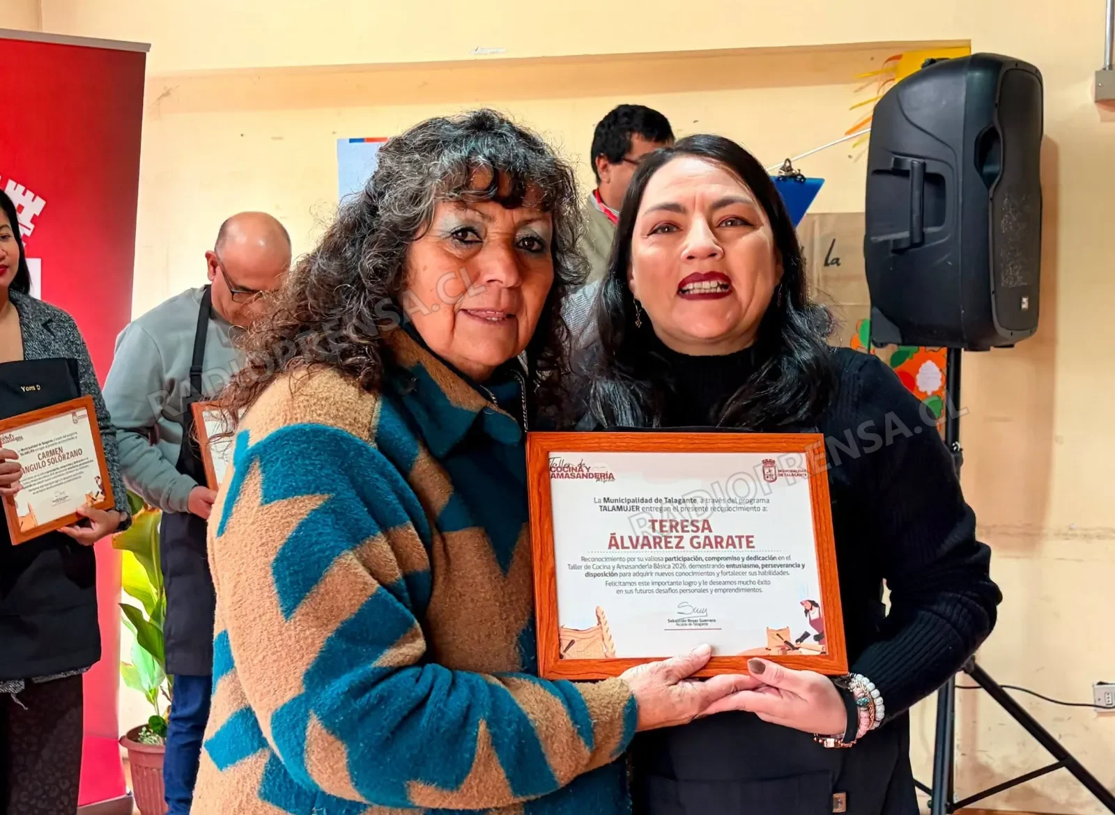 Vecinas de Talagante reciben certificación tras completar taller de cocina y amasandería básica