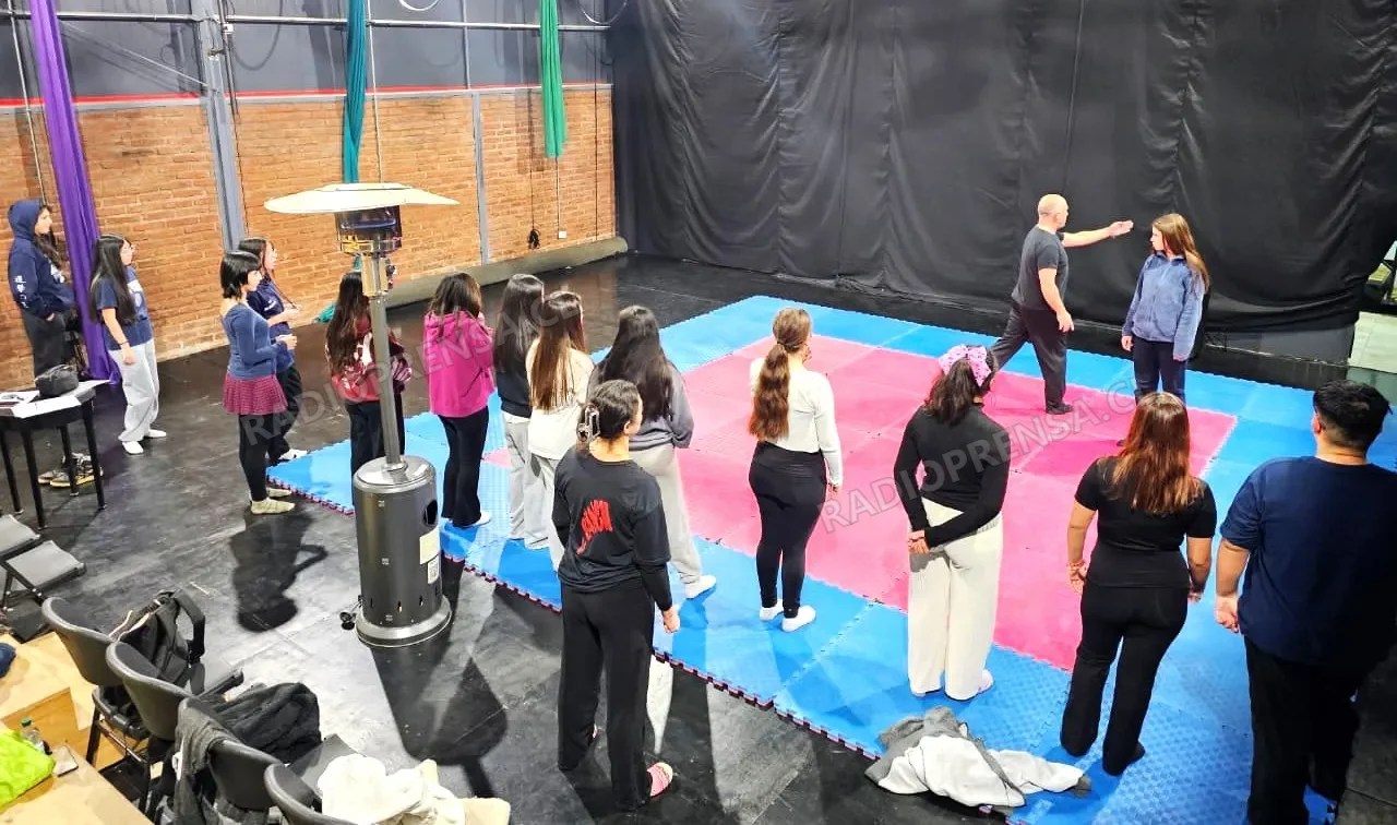 Invitan a jóvenes de Isla de Maipo a sumarse a programa gratuito de danza contemporánea que aún mantiene algunos cupos disponibles