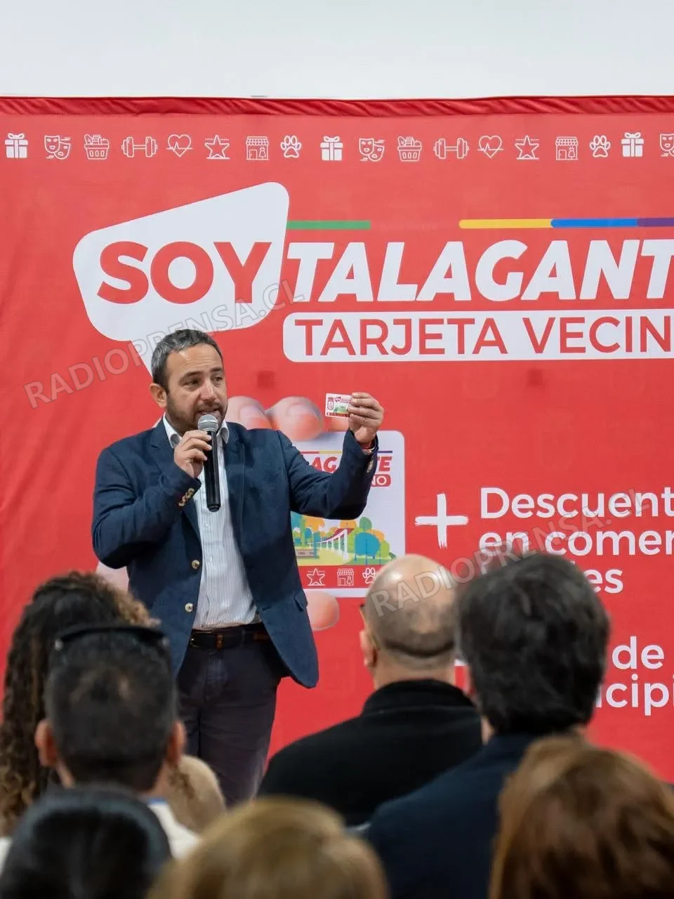 Presentan primera tarjeta vecino de Talagante