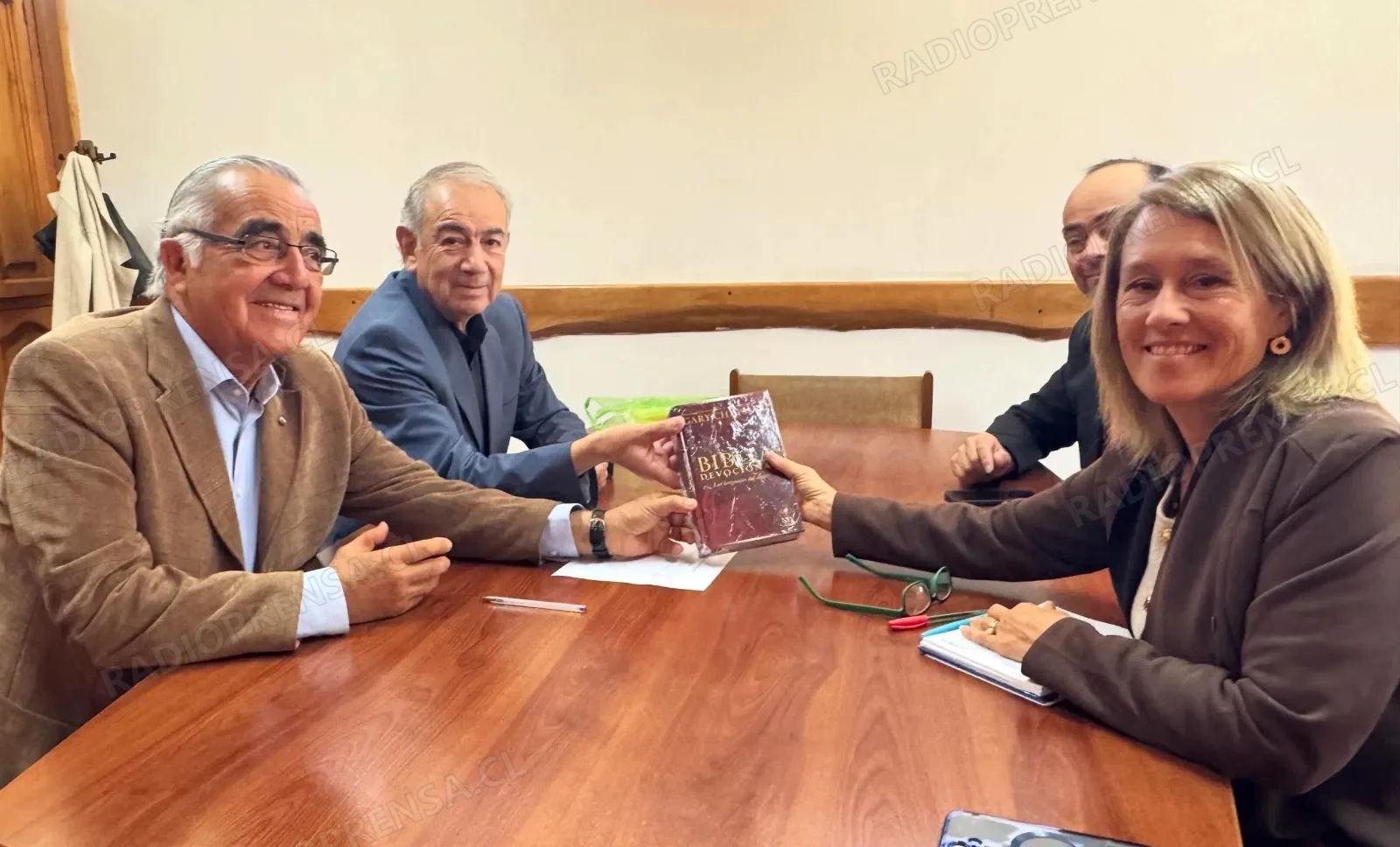 Delegada provincial Annemarie Muller se reúne con iglesias evangélicas en Talagante