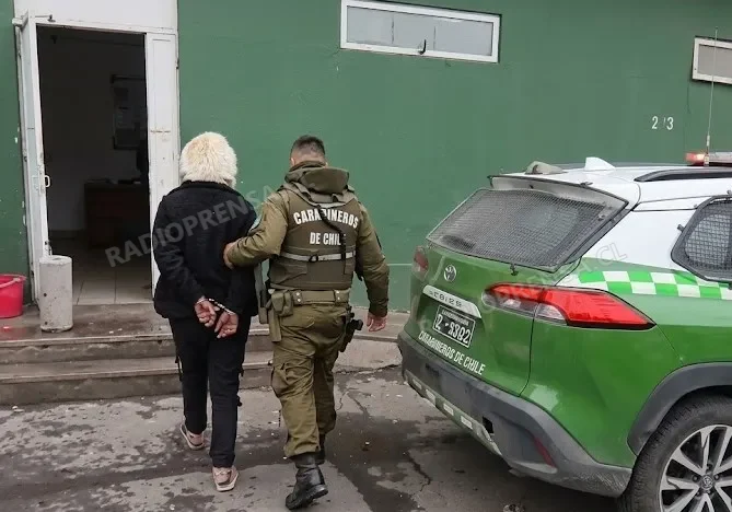 Detienen en Padre Hurtado a mujer acusada de robo con intimidación a vendedora de alimentos