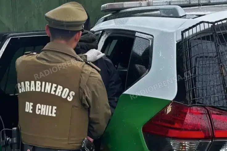 Adolescente es detenido por microtráfico en la Plaza de Armas de Melipilla