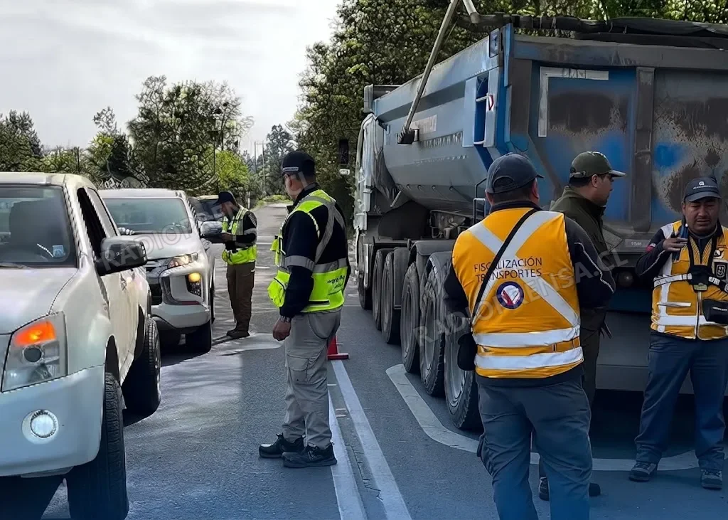 Fiscalización en Codigua apunta a camiones que transitan con exceso de peso y velocidad