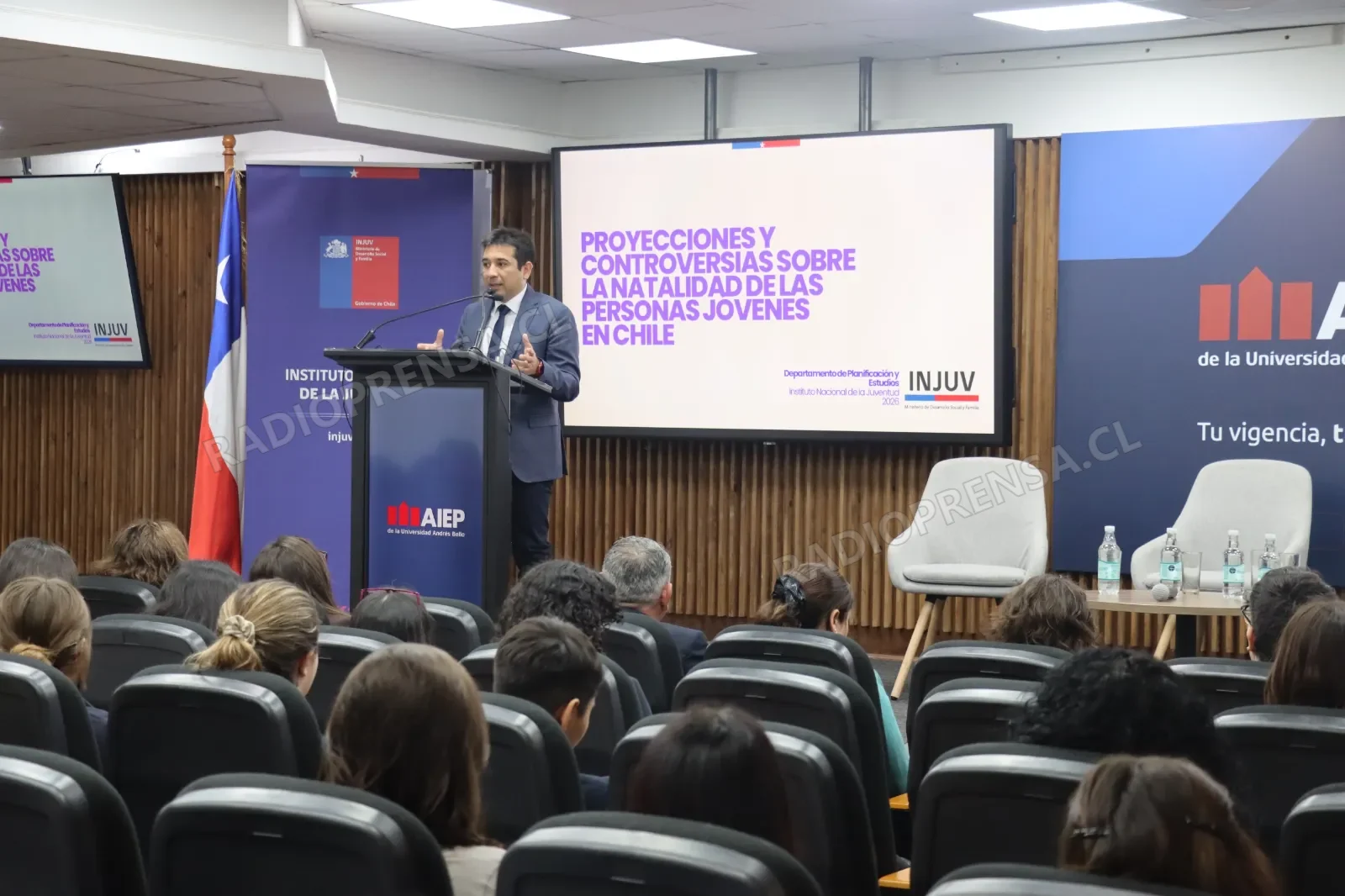 INJUV presenta estudio sobre fecundidad: 68% de las juventudes sin hijos espera tenerlos en el futuro