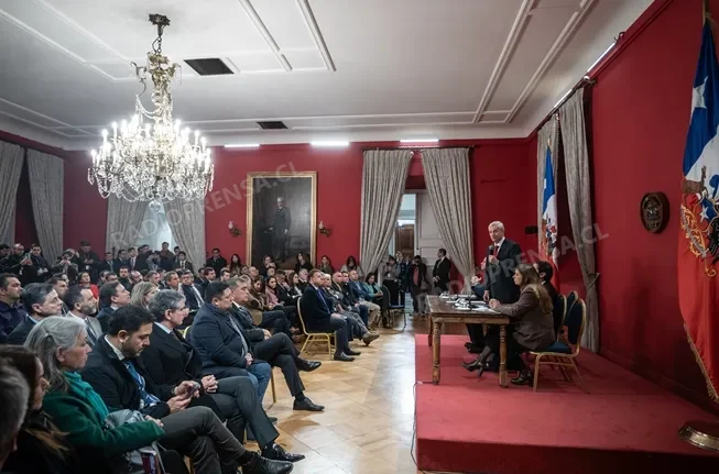 Alcaldes de Melipilla y Talagante participan en reunión de seguridad con Presidente Kast
