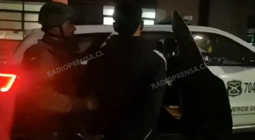 Carabineros sorprende a dos sujetos robando en el Persa de Manuel Rodríguez: uno se escondía dentro de un refrigerador
