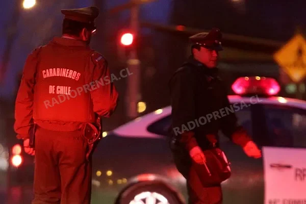 Carabineros de Melipilla detiene a dos sujetos e incauta pistola Glock con munición