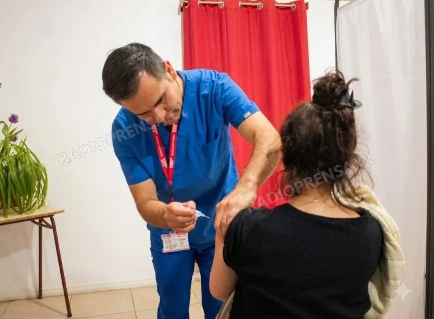 Campaña de vacunación y atenciones de salud llegarán a plaza Arturo Prat este viernes