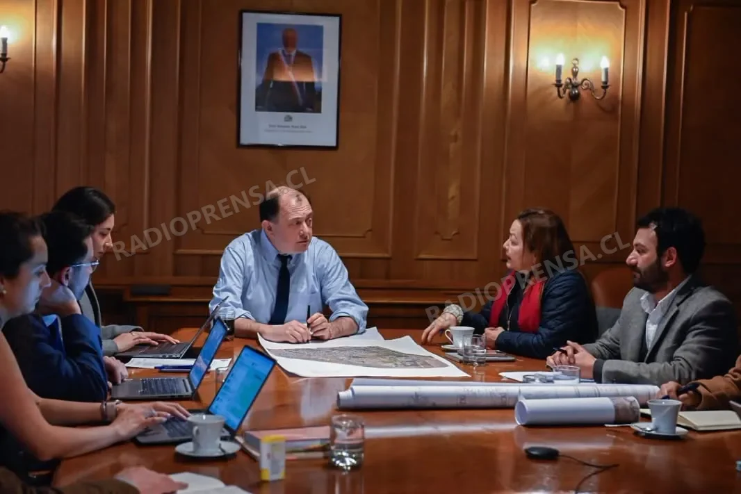 Alcaldesa de María Pinto se reúne con ministro Iván Poduje para impulsar proyectos comunales