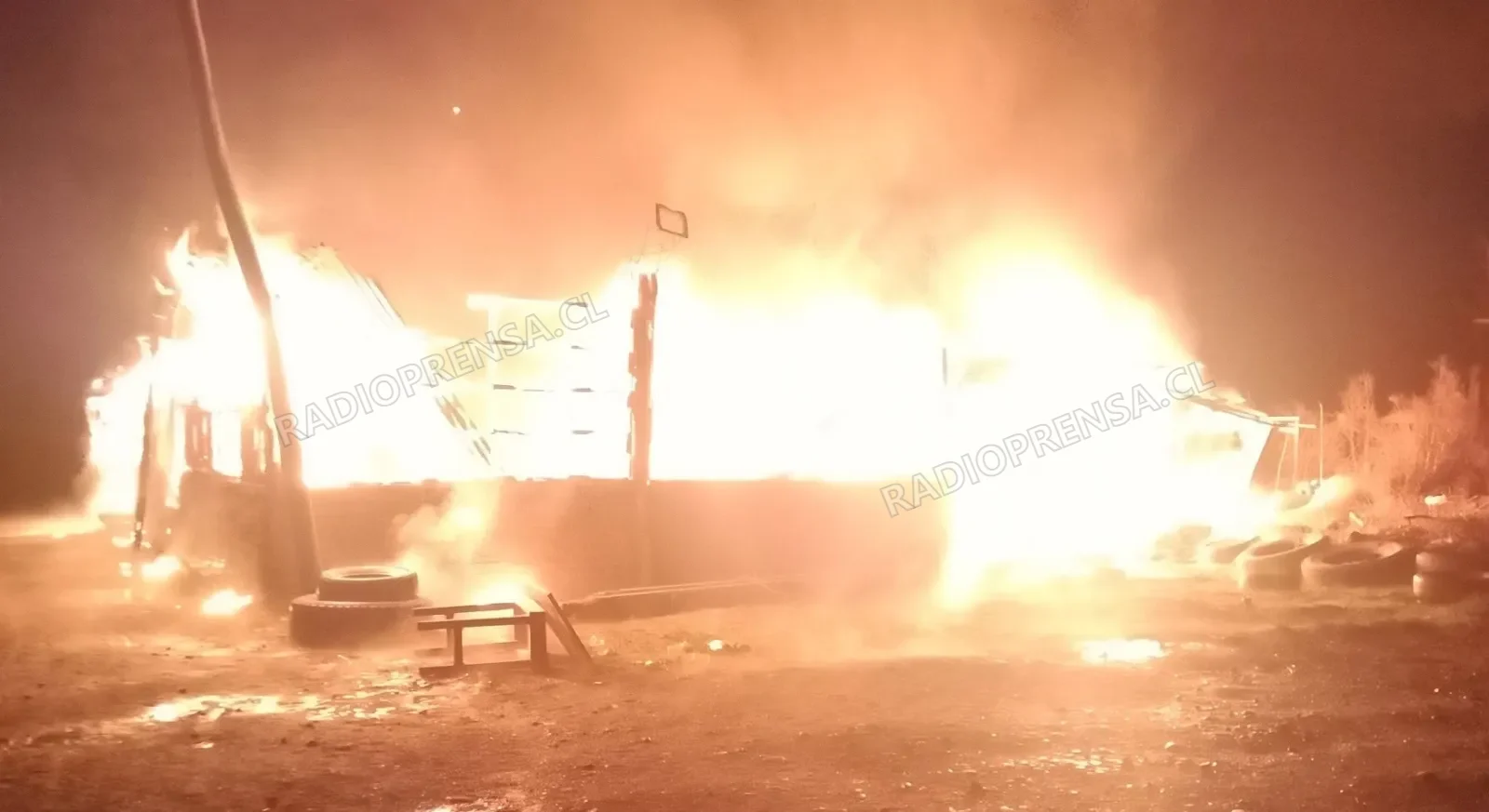 Incendio destruye por completo casino del Club Deportivo Santa Adela de El Monte