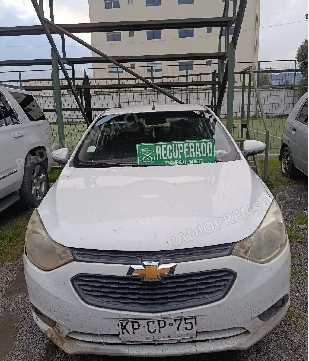 Carabineros recuperó vehículo robado y detuvo a dos personas por receptación en Talagante