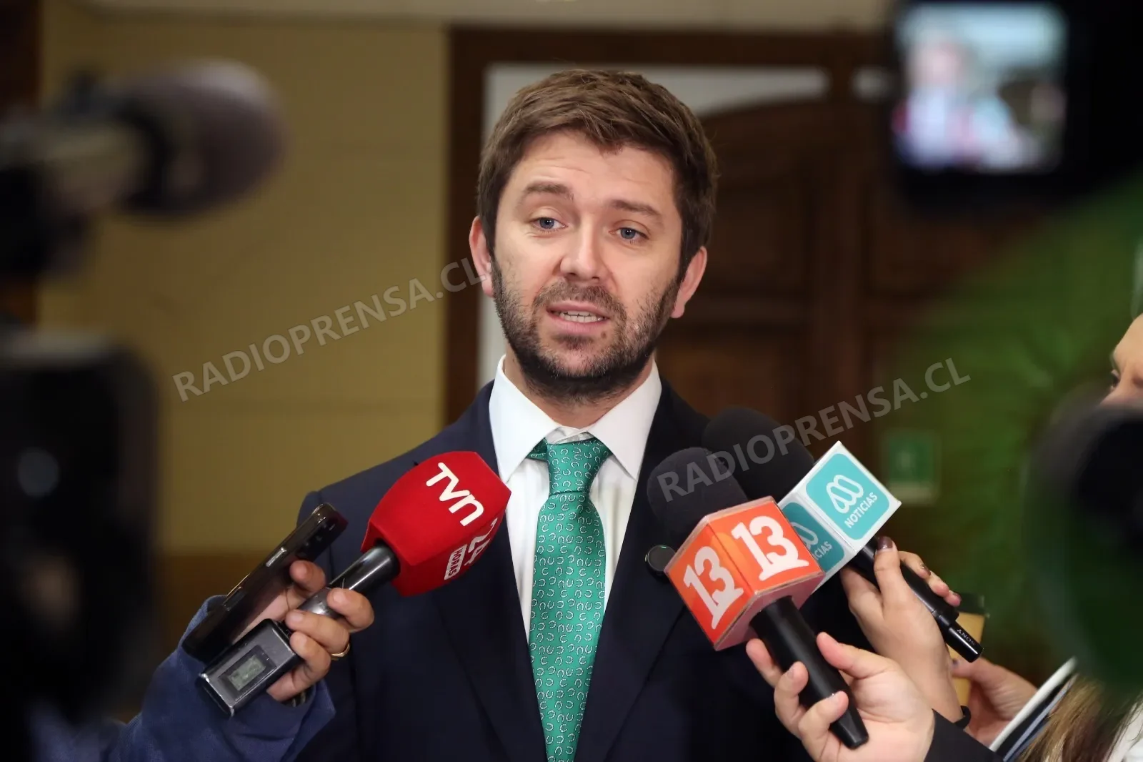 Diputado Jaime Coloma respalda ley anti-encapuchados y propone endurecer sanciones