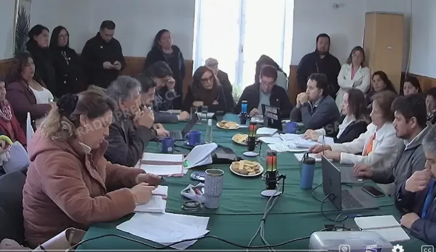 Concejo Municipal de El Monte abordó atraso en pagos a trabajadores de la educación y grave situación financiera