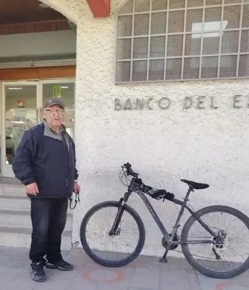 Profesor de Las Cabras devuelve dinero olvidado en cajero automático y da una lección de honestidad