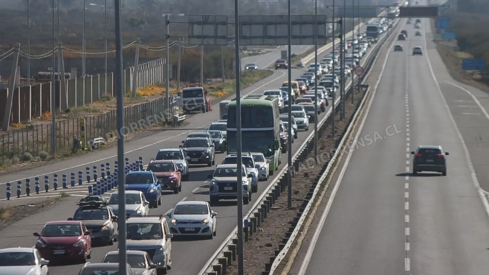 Más de 442 mil vehículos saldrán de la Región Metropolitana durante el fin de semana largo