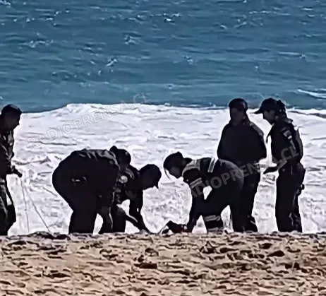 Hallan cuerpo sin vida de mujer de 54 años en el mar en Algarrobo