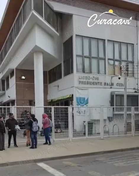 Alcalde Christian Hernández encabeza trabajo con liceo de Curacaví para abordar convivencia escolar