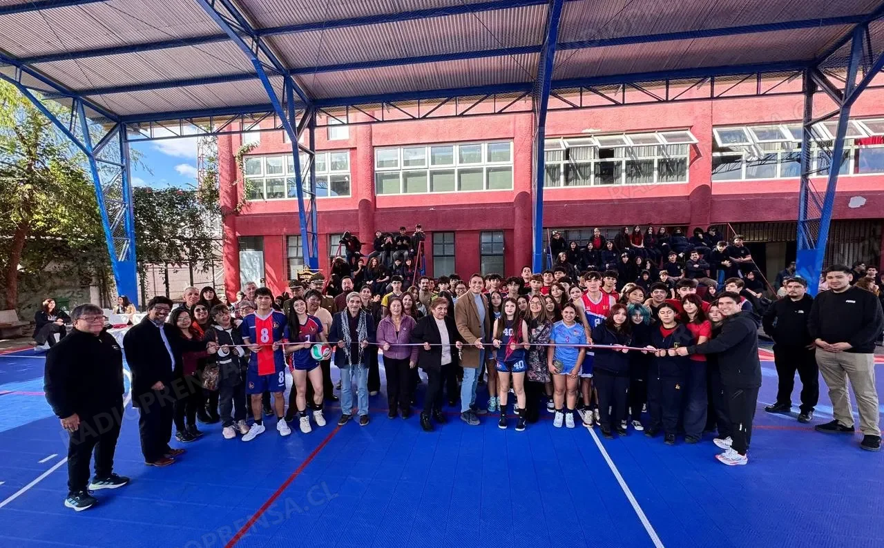 Liceo Peñaflor inaugura nueva multicancha y suma cinco recintos deportivos renovados en escuelas municipales