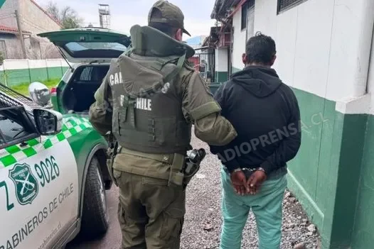 Carabineros detiene a sujeto por robo con violencia tras rápida persecución en El Monte