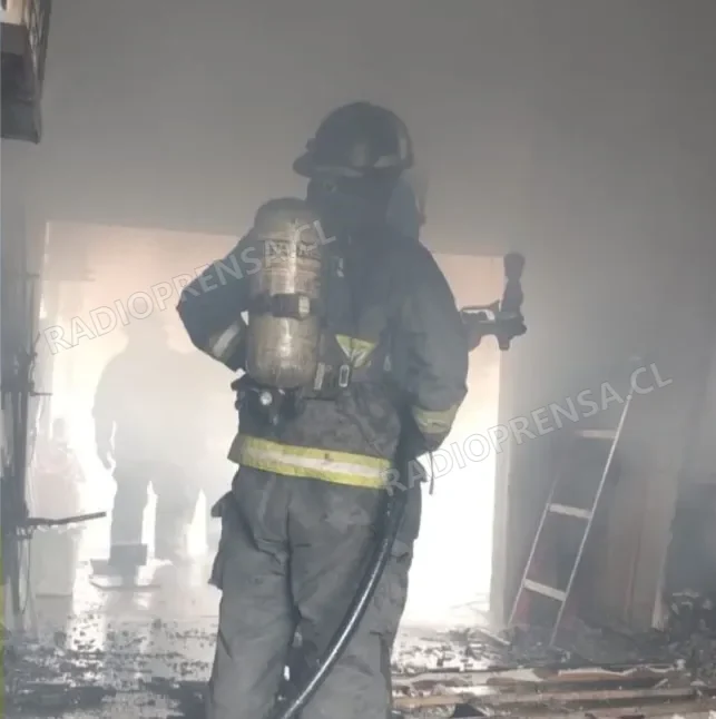 Voraz incendio destruyó una vivienda en San Pedro