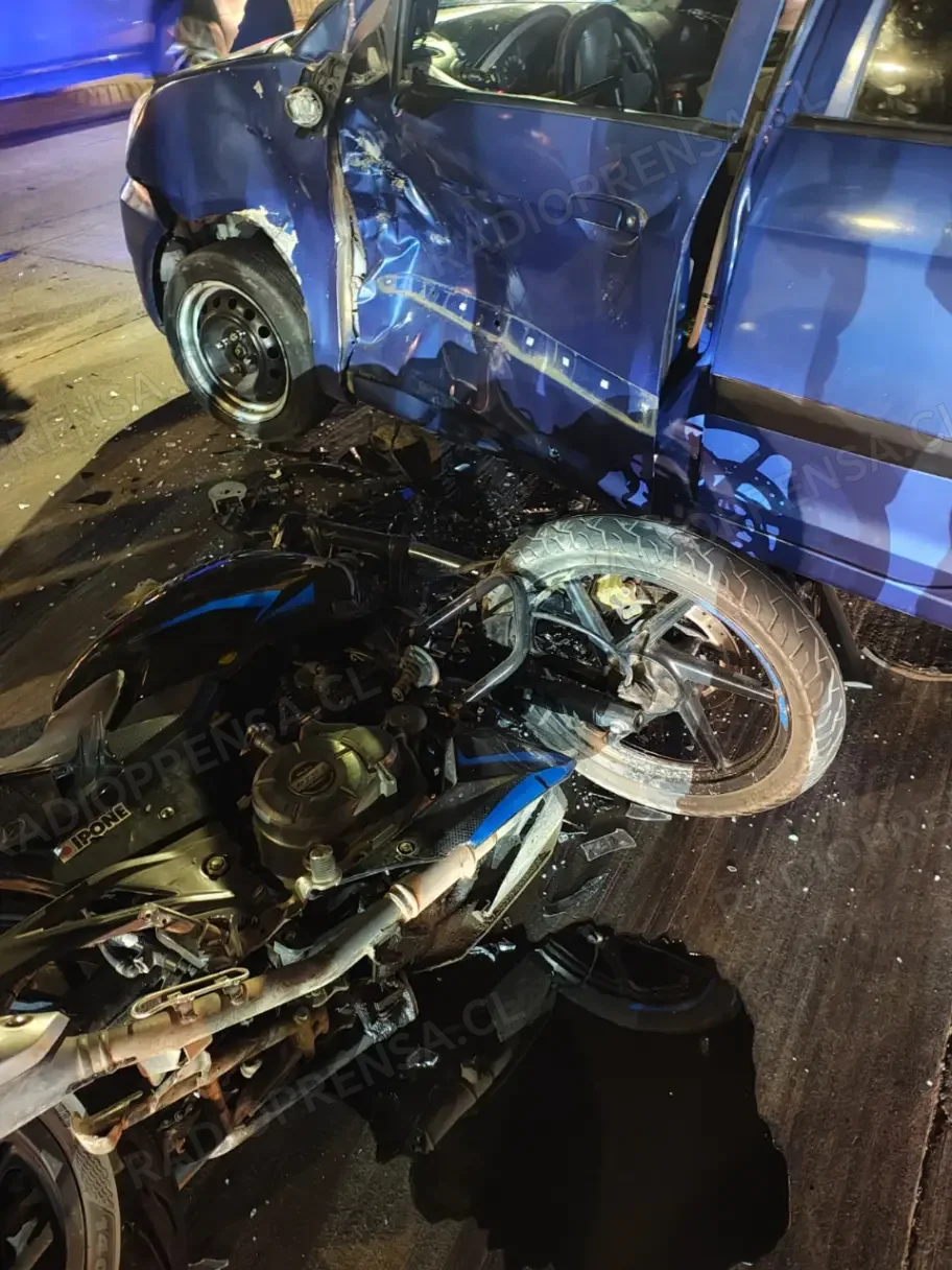 Motorista lesionado tras colisión en Vicuña Mackenna