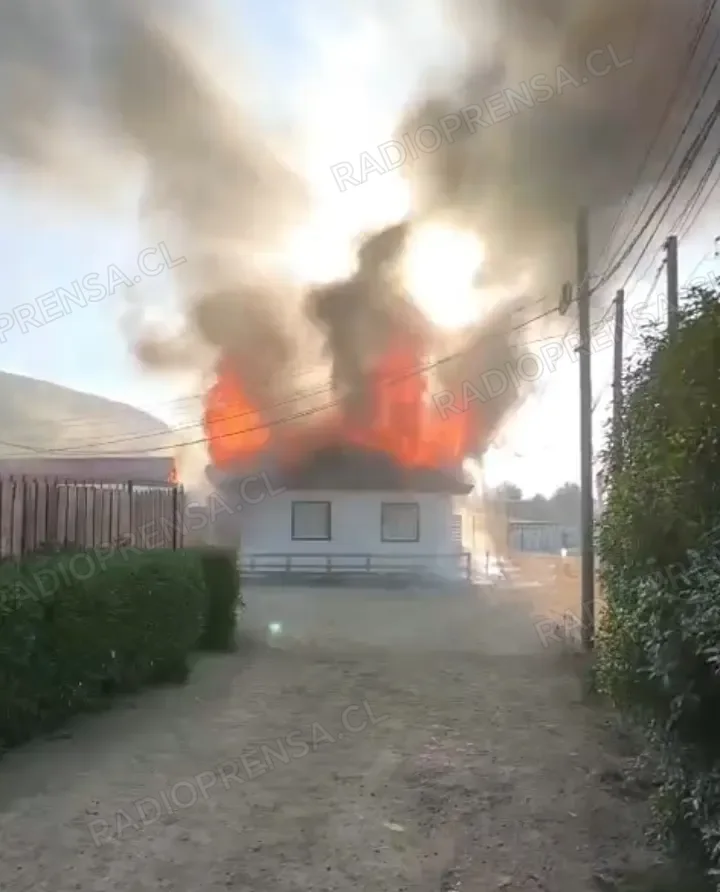 Incendio estructural moviliza a Bomberos en sector Chocalán