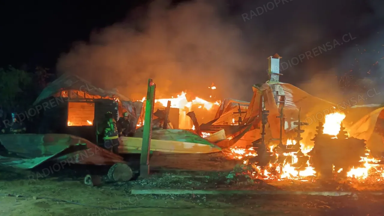 Incendio de vivienda en Cruce San Diego