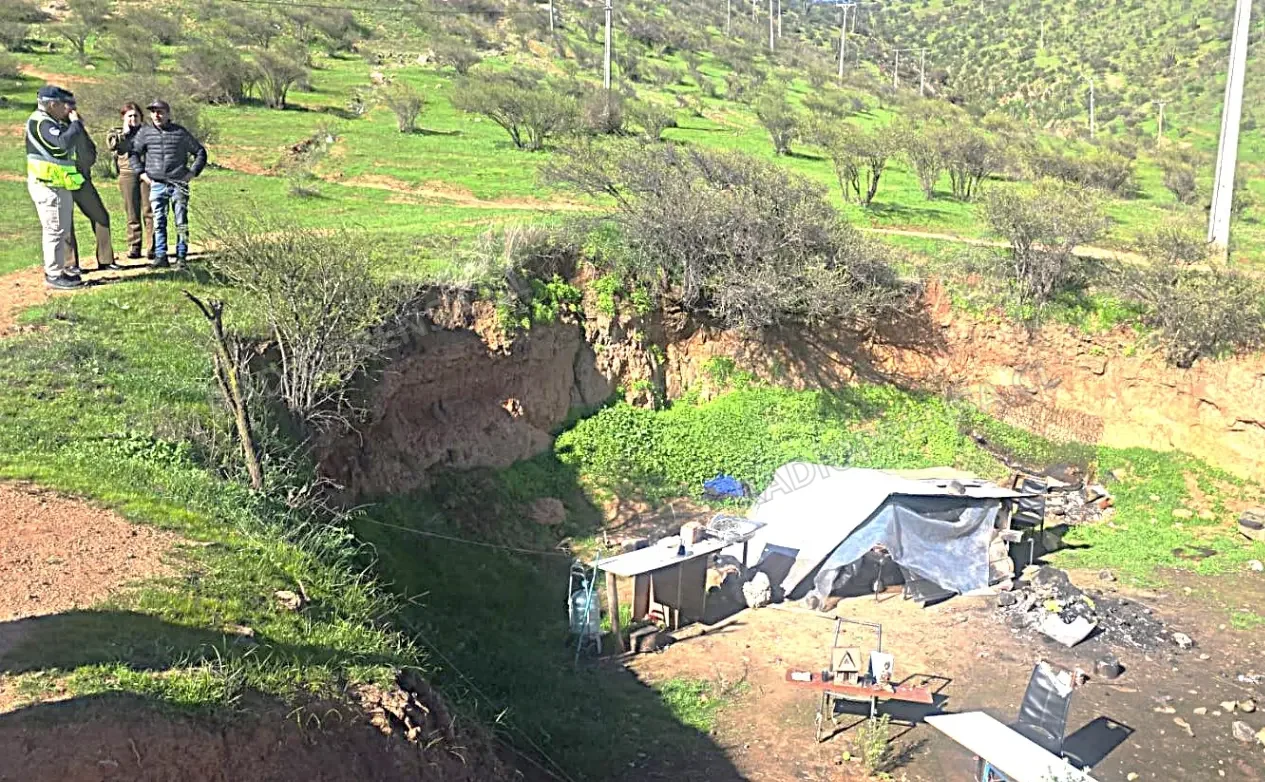 Vecinos de Lomas de Manso 7 destacan operativo de retiro de "rucos" en la falda del Cerro Sombrero